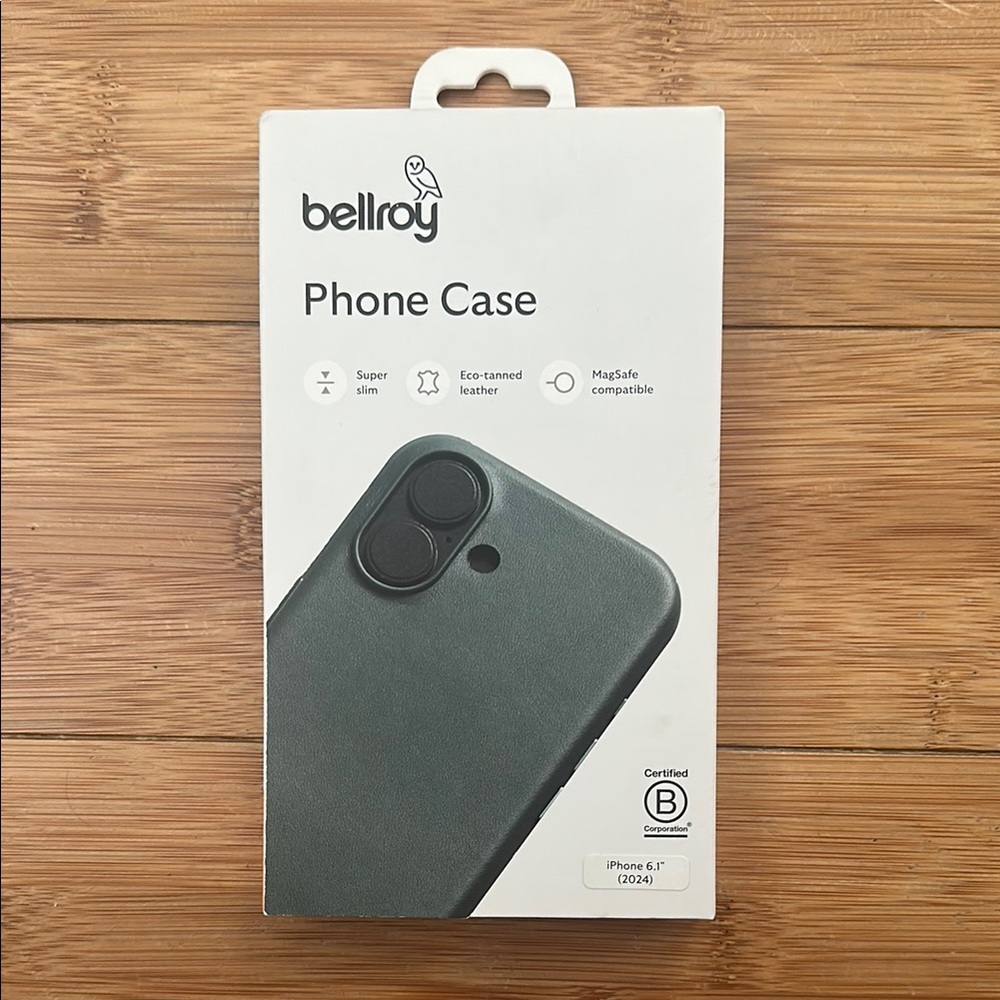 NWT bellroy green leather phone case iPhone 16